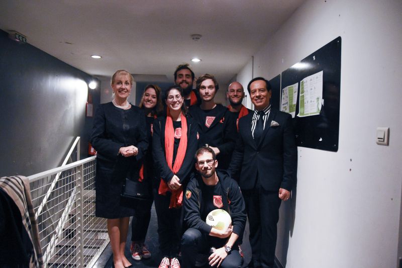 L'équipe de Suisse avec la Consule générale de Suisse : Madame Line Marie Leon-Pernet